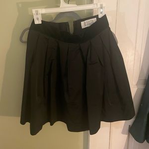 Pleated black skirt